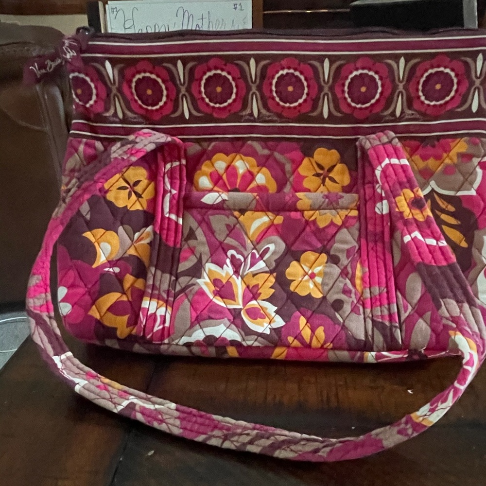 Excellent used condition medium size Vera Bradley purse